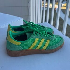 NWOT Women’s Adidas Spezial in Green and Yellow